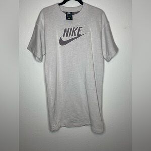 Nike Women's Graphic T Shirt Light Gray Short Sleeve Logo Casual Size S